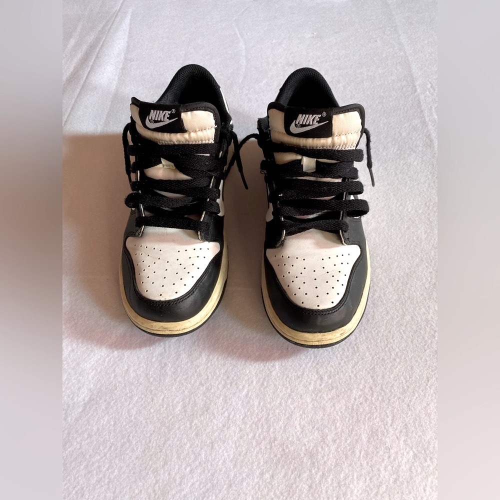 🚫SOLD🚫SOLD🚫Nike Black and White Panda Sneakers Size 6.5 Classic Design - Picture 2 of 9